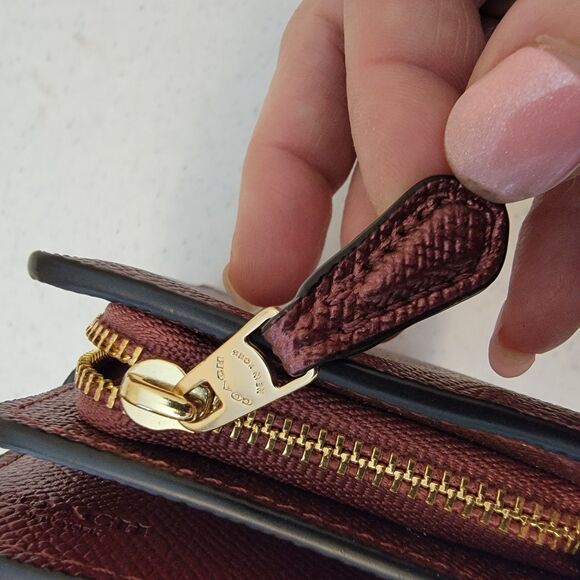 COACH Medium Corner Zip Wallet Cross Grain Leather Metallic Pink/Purple/Blush - Picture 8 of 16